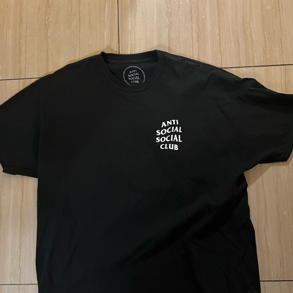 LIGHTLY WORN T SHIRT. NO FADING LIKE NEW!